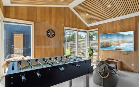 Toyah - 400M from the Sea: Wood, Roof, Architecture, Home, House, Cottage, Siding, Hardwood, Slope, Estate