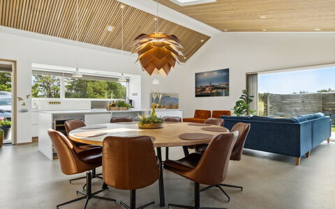 Toyah - 400M from the Sea: Wood, Roof, Architecture, Home, House, Cottage, Siding, Hardwood, Slope, Estate