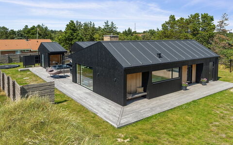 Toyah - 400M from the Sea: Wood, Roof, Architecture, Home, House, Cottage, Siding, Hardwood, Slope, Estate