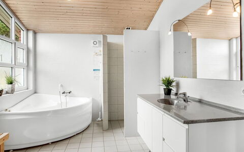 Dirtje - 200M from the Sea: Interior Design, Flooring, Plumbing Fixture, Floor, Sink, Ceiling, Tap, Light Fixture, Bathroom, Plumbing