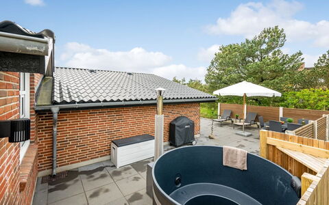 Dirtje - 200M from the Sea: Roof, Composite Material, Outdoor Furniture, Shade, Design, Chair, Swimming Pool, Yard, Outdoor Structure, Deck