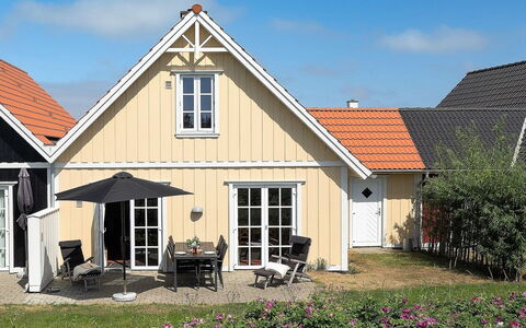 Moa - 800M from the Sea: Cottage, Shed, Hut, Farmhouse, Prairie, Shack, Barn, Log Cabin, Garden Buildings
