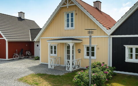 Moa - 800M from the Sea: Cottage, Shed, Hut, Farmhouse, Prairie, Shack, Barn, Log Cabin, Garden Buildings