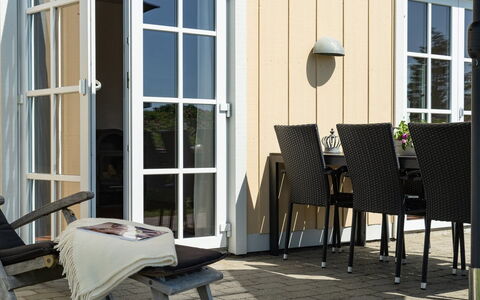 Moa - 800M from the Sea: Cottage, Shed, Hut, Farmhouse, Prairie, Shack, Barn, Log Cabin, Garden Buildings