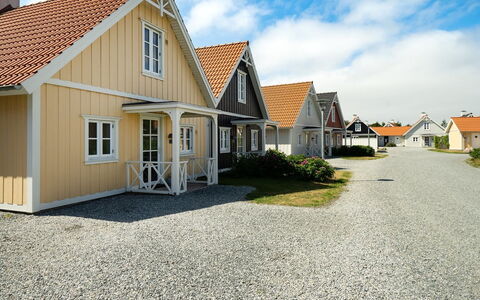 Moa - 800M from the Sea: Cottage, Shed, Hut, Farmhouse, Prairie, Shack, Barn, Log Cabin, Garden Buildings