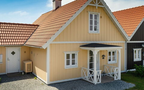Moa - 800M from the Sea: Cottage, Shed, Hut, Farmhouse, Prairie, Shack, Barn, Log Cabin, Garden Buildings