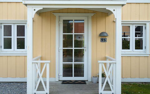 Moa - 800M from the Sea: Cottage, Shed, Hut, Farmhouse, Prairie, Shack, Barn, Log Cabin, Garden Buildings