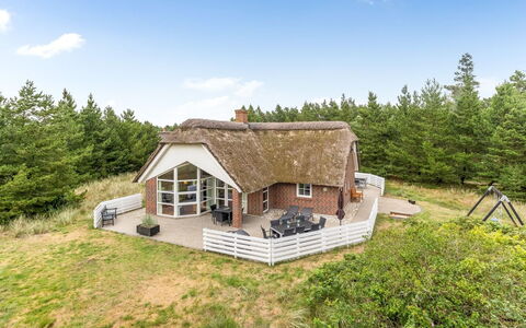Ronna - 2.2Km from the Sea: House, Roof, Home, Cottage, Shed, Garden Buildings, Siding, Yard, Log Cabin, Hut