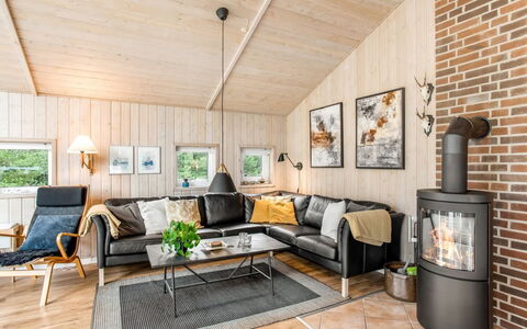 Ronna - 2.2Km from the Sea: House, Roof, Home, Cottage, Shed, Garden Buildings, Siding, Yard, Log Cabin, Hut
