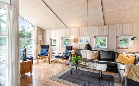 Ronna - 2.2Km from the Sea: House, Roof, Home, Cottage, Shed, Garden Buildings, Siding, Yard, Log Cabin, Hut