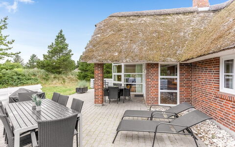 Ronna - 2.2Km from the Sea: House, Roof, Home, Cottage, Shed, Garden Buildings, Siding, Yard, Log Cabin, Hut