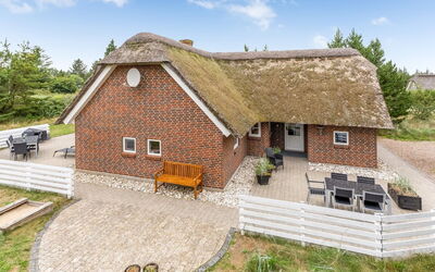 Ronna - 2.2Km from the Sea