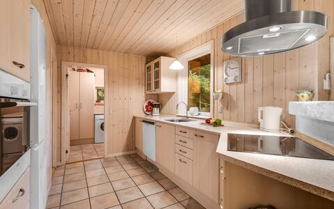 Mart - 1.6Km from the Sea: Kitchen, Countertop, Interior Design, Flooring, Furniture, Wood, Cabinetry, Kitchen Appliance, Floor, Ceiling