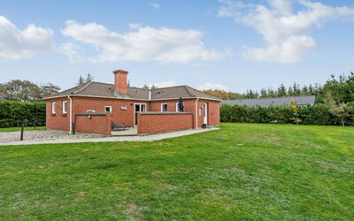 Pernilla - 2Km from the Sea