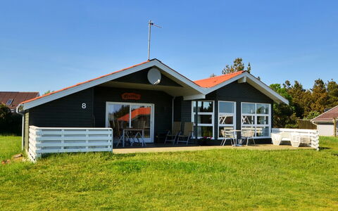 Annalina - 1.1Km from the Sea: Cottage, Shed, Hut, Farmhouse, Prairie, Shack, Barn, Log Cabin, Garden Buildings