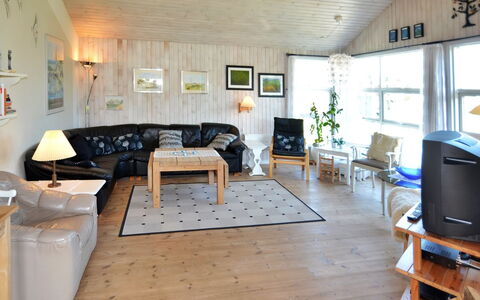 Annalina - 1.1Km from the Sea: Cottage, Shed, Hut, Farmhouse, Prairie, Shack, Barn, Log Cabin, Garden Buildings