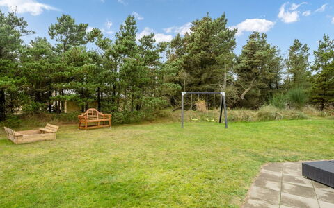 Edeltraut - 900M from the Sea: Cottage, Shed, Hut, Farmhouse, Prairie, Shack, Barn, Log Cabin, Garden Buildings