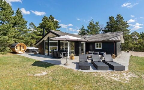 Edeltraut - 900M from the Sea: Cottage, Shed, Hut, Farmhouse, Prairie, Shack, Barn, Log Cabin, Garden Buildings