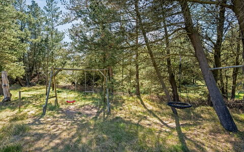 Augustine - 1.6Km from the Sea: Grass, Grassland, Landscape, Ecoregion, Plain, Plant Community, Land Lot, Outdoor Furniture, Prairie, Shrubland