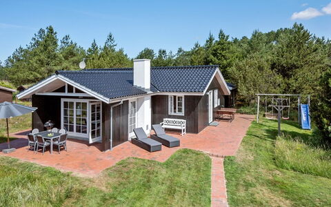 Raili - 1.5Km from the Sea: Cottage, Shed, Hut, Farmhouse, Prairie, Shack, Barn, Log Cabin, Garden Buildings