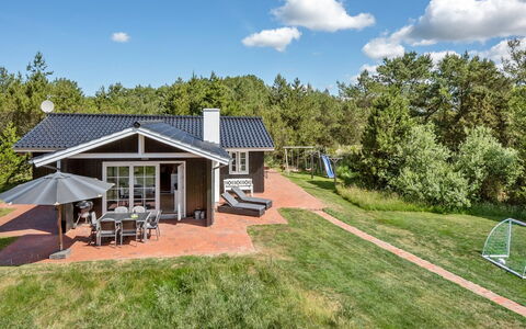 Raili - 1.5Km from the Sea: Cottage, Shed, Hut, Farmhouse, Prairie, Shack, Barn, Log Cabin, Garden Buildings