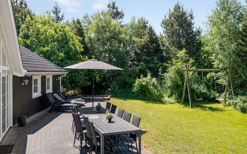 Femmy - 600M from the Sea: Grass, Shrub, Home, House, Roof, Land Lot, Garden, Cottage, Shade, Groundcover