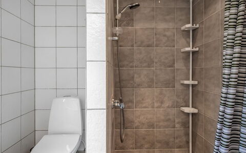Tala - 4Km from the Sea: Toilet Seat, Bathroom, Toilet, Plumbing Fixture, Flooring, Wall, Floor, Interior Design, Shower Head, Shower