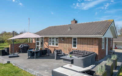 Svenn - 400M from the Sea