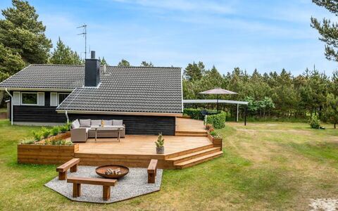 Elske - 1.1Km from the Sea: Wood, Wood Flooring, Flooring, Hardwood, Plank, Wood Stain, Deck, Floor, Home, Siding