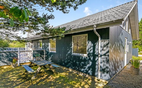 Gundrath - 1.4Km from the Sea: Cottage, Shed, Hut, Farmhouse, Prairie, Shack, Barn, Log Cabin, Garden Buildings