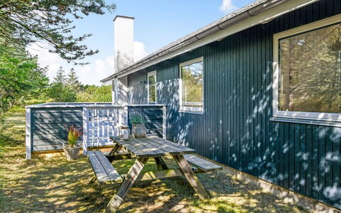 Gundrath - 1.4Km from the Sea: Cottage, Shed, Hut, Farmhouse, Prairie, Shack, Barn, Log Cabin, Garden Buildings