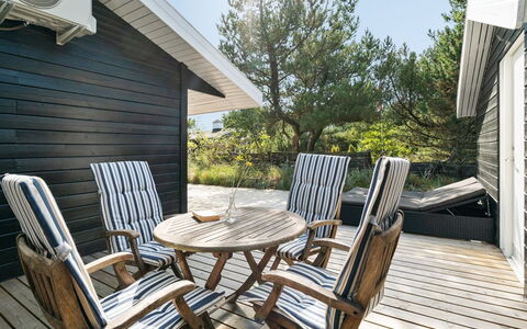 Solgunn - 900M from the Sea: Wood, Roof, Architecture, Home, House, Cottage, Siding, Hardwood, Slope, Estate