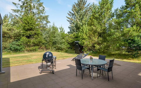 Jonka - 2Km from the Sea: Grass, Grassland, Landscape, Ecoregion, Plain, Plant Community, Land Lot, Outdoor Furniture, Prairie, Shrubland