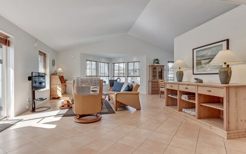 Alfredine - 1Km from the Sea: Wood, Roof, Architecture, Home, House, Cottage, Siding, Hardwood, Slope, Estate