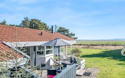 Eltje - 4Km from the Sea: Home, Roof, House, Cottage, Land Lot, Estate, Porch, Shade, Siding, Farmhouse