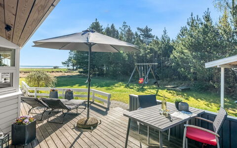 Eltje - 4Km from the Sea: House, Roof, Home, Cottage, Shed, Garden Buildings, Siding, Yard, Log Cabin, Hut