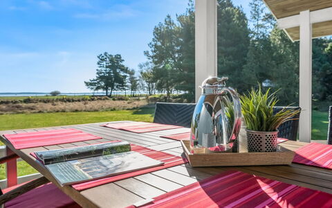 Eltje - 4Km from the Sea: House, Roof, Home, Cottage, Shed, Garden Buildings, Siding, Yard, Log Cabin, Hut