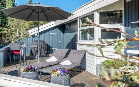 Eltje - 4Km from the Sea: House, Roof, Home, Cottage, Shed, Garden Buildings, Siding, Yard, Log Cabin, Hut