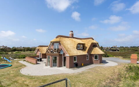 Stillan - 150M from the Sea: House, Home, Roof, Residential Area, Cottage, Estate, Farmhouse, Lawn, Landscaping, Siding