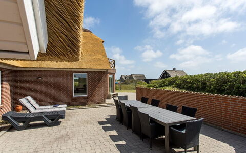 Stillan - 150M from the Sea: House, Home, Roof, Residential Area, Cottage, Estate, Farmhouse, Lawn, Landscaping, Siding