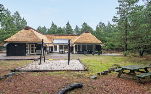 Verna - 800M from the Sea: Thatching, Cottage, House, Roof, Home, Farmhouse, Hut, Estate, Village