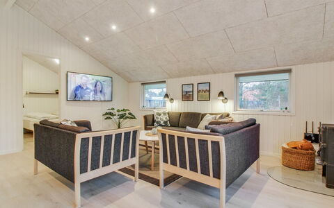 Ria - 250M from the Sea: Interior Design, Wood, Ceiling, Furniture, Flooring, Floor, Home, Room, Wood Flooring, Living Room