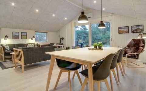 Ria - 250M from the Sea: Wood, Flooring, Interior Design, Furniture, Floor, Home, Living Room, Wood Flooring, Ceiling, Kitchen & Dining Room Table