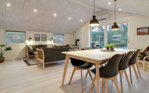 Ria - 250M from the Sea: Interior Design, Wood, Flooring, Ceiling, Furniture, Floor, Home, Wood Flooring, Living Room, Light Fixture
