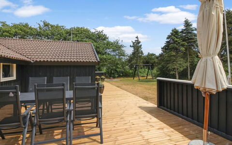 Ria - 250M from the Sea: Wood, Hardwood, Porch, Deck, Land Lot, Plank, Wood Stain, Wood Flooring, Shade, Cottage