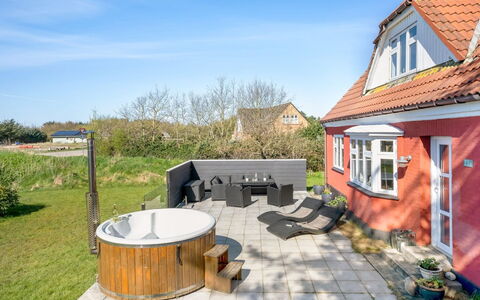Thorlak - 1Km from the Sea: Cottage, Shed, Hut, Farmhouse, Prairie, Shack, Barn, Log Cabin, Garden Buildings