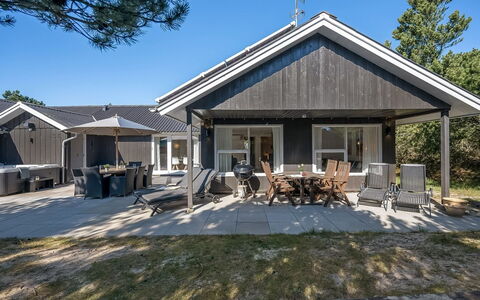 Allen - 1Km from the Sea: Cottage, Shed, Hut, Farmhouse, Prairie, Shack, Barn, Log Cabin, Garden Buildings