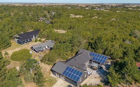 Allen - 1Km from the Sea: Cottage, Shed, Hut, Farmhouse, Prairie, Shack, Barn, Log Cabin, Garden Buildings