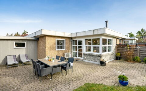 Geert - 900M from the Sea: Cottage, Shed, Hut, Farmhouse, Prairie, Shack, Barn, Log Cabin, Garden Buildings