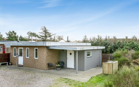 Geert - 900M from the Sea: Cottage, Shed, Hut, Farmhouse, Prairie, Shack, Barn, Log Cabin, Garden Buildings